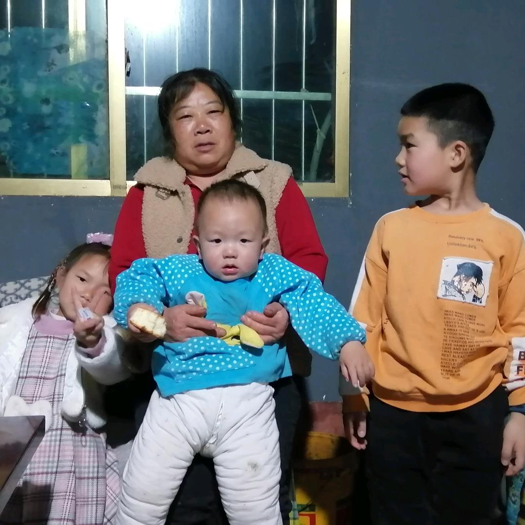 曾淇，雨，轩的奶奶