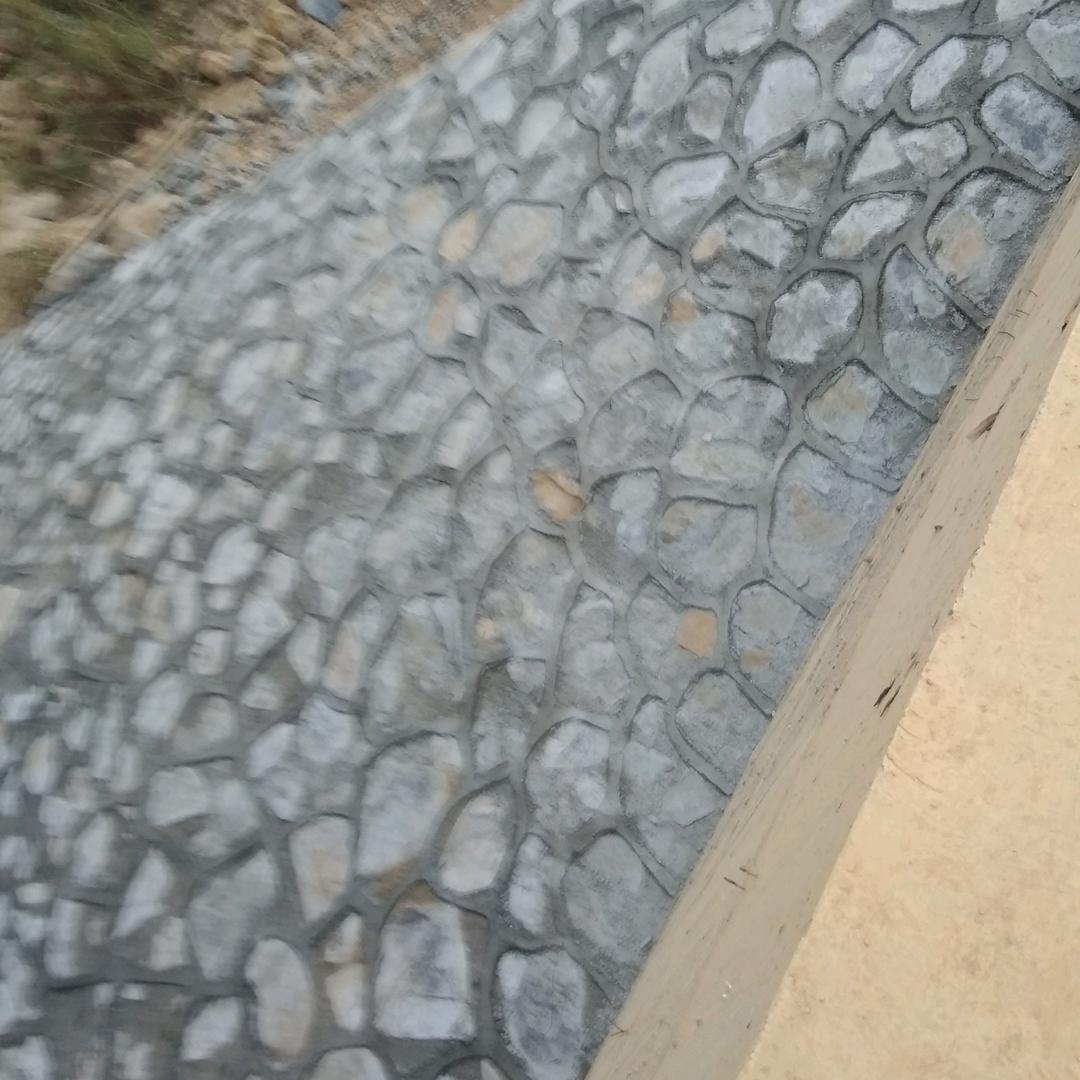 承包土石方，挡墙，水沟，混凝土等等工程