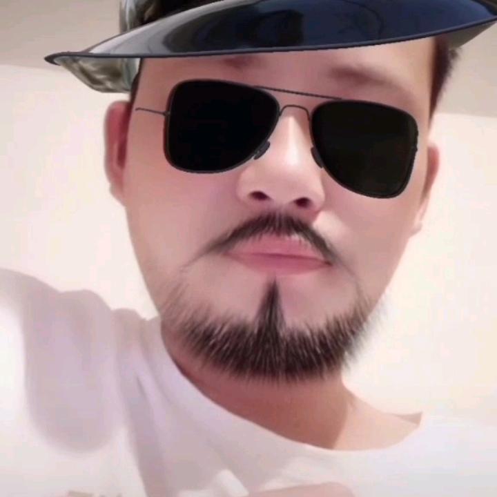 人家骑马我骑驴，比上不足比下有余。