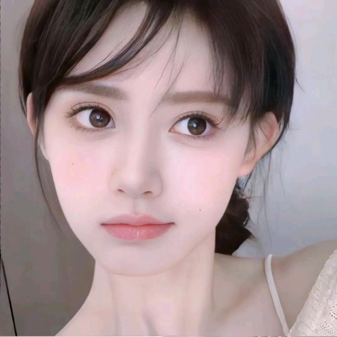 优优服装在厨窗