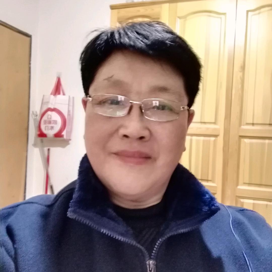 三胞胎同聚福家踏雪培松