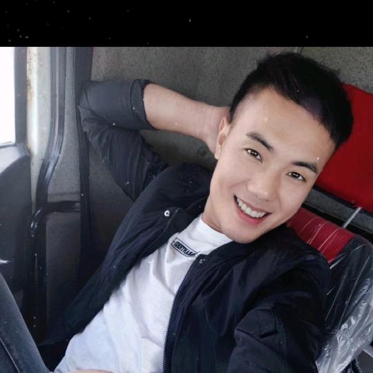 ╭( ′• o •′ )╭☞就是这个人