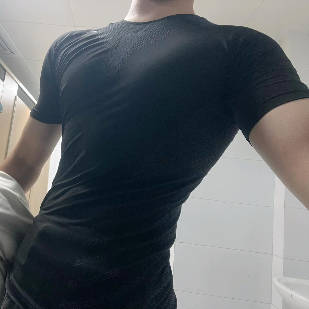 没颜色的李桑