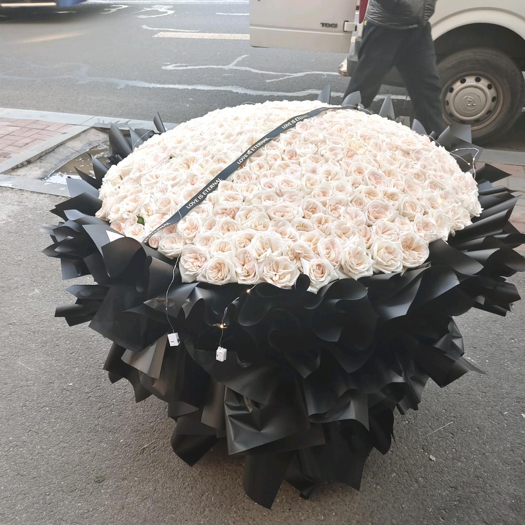 月月鲜花