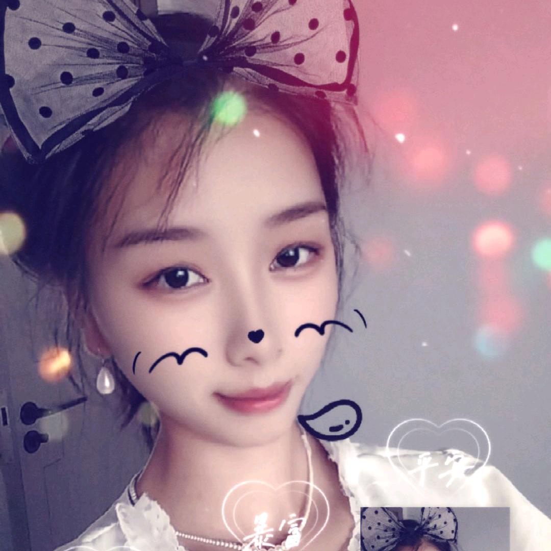 桐柏县府前广场摆摊按摩的小妮