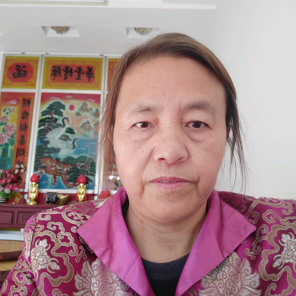 宏云姐，