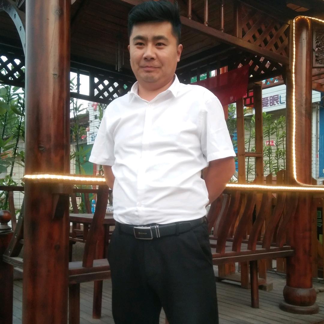 王喜锋 假山防腐木凉亭