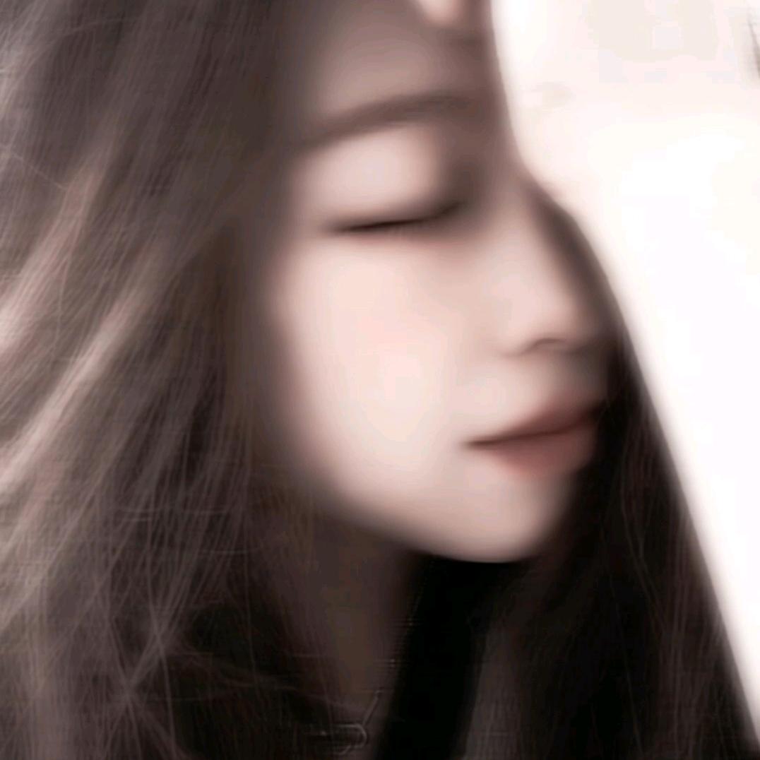 @化妆师  芸