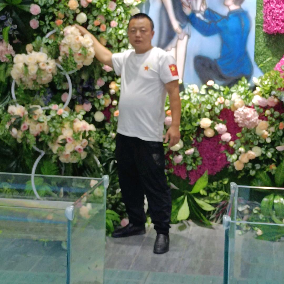 诚信经营向明伟