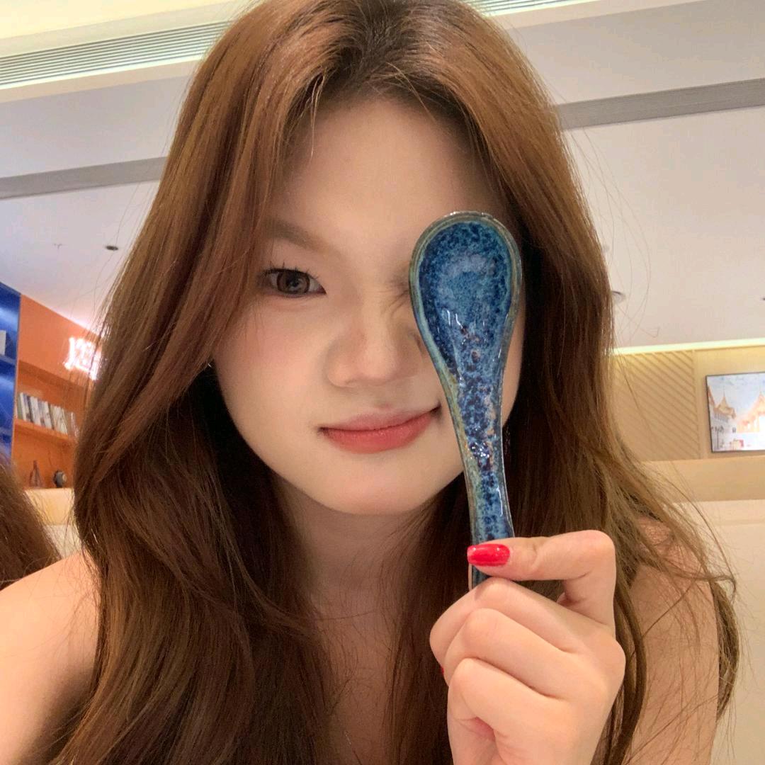 李李同学爱包包
