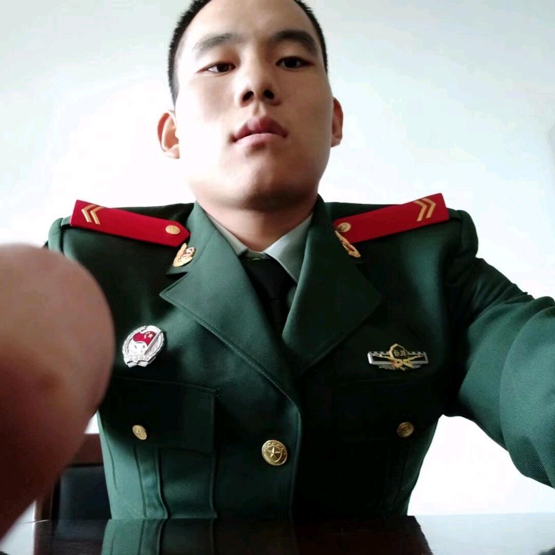 一身橄榄绿，赤胆忠诚心。