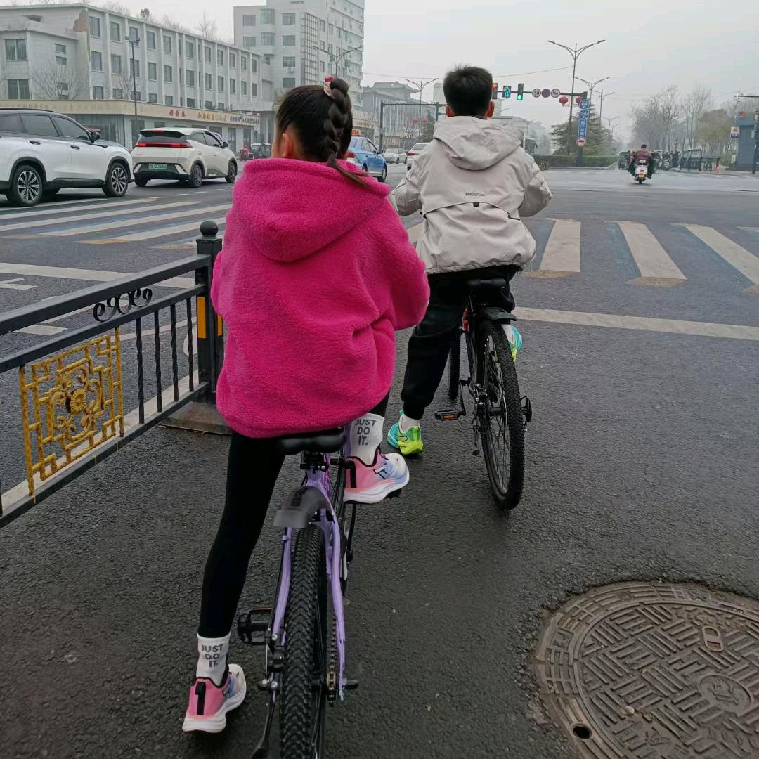 一儿一女闯天下