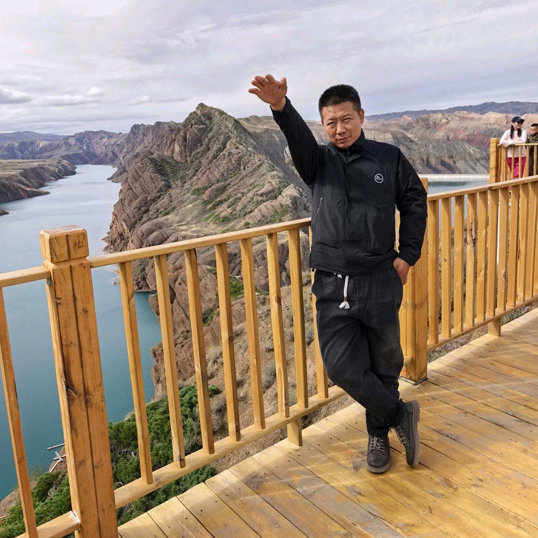 虎哥专业沥青摊铺