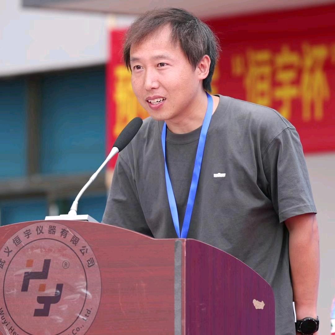 高校材料专业教师张敏