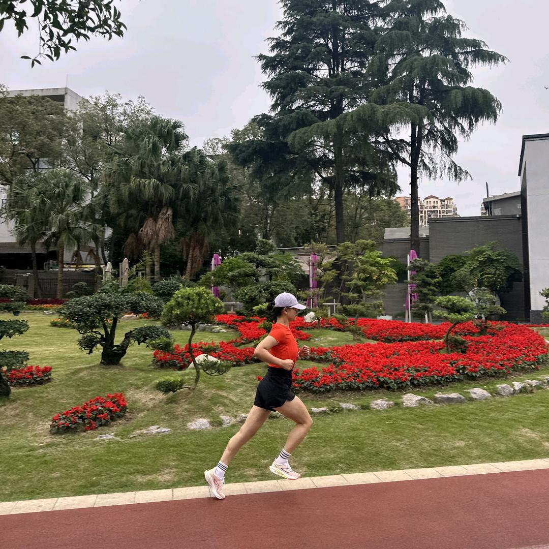 爱跑步的甜妹儿