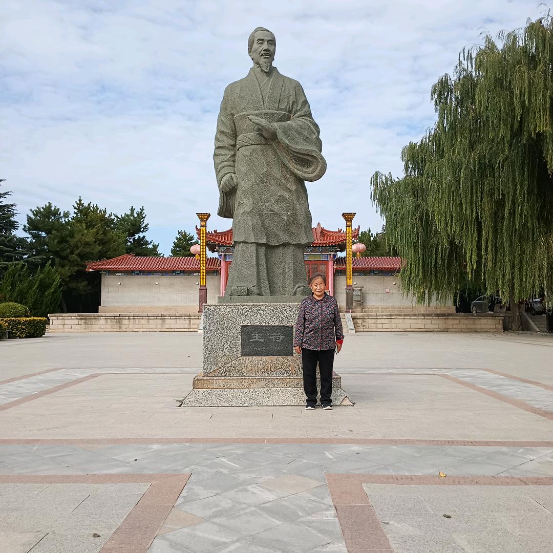 爱玩抖音的老太婆