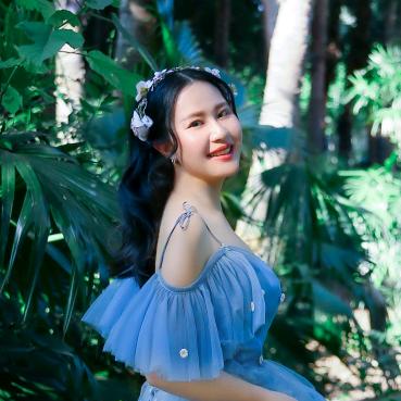 小小芳头像
