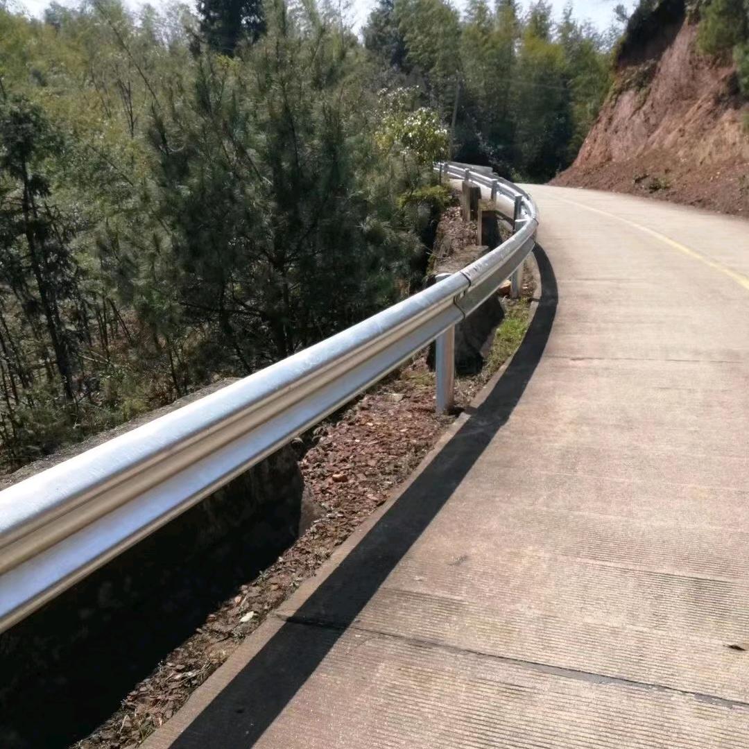 安平波形护栏板厂家(实体）