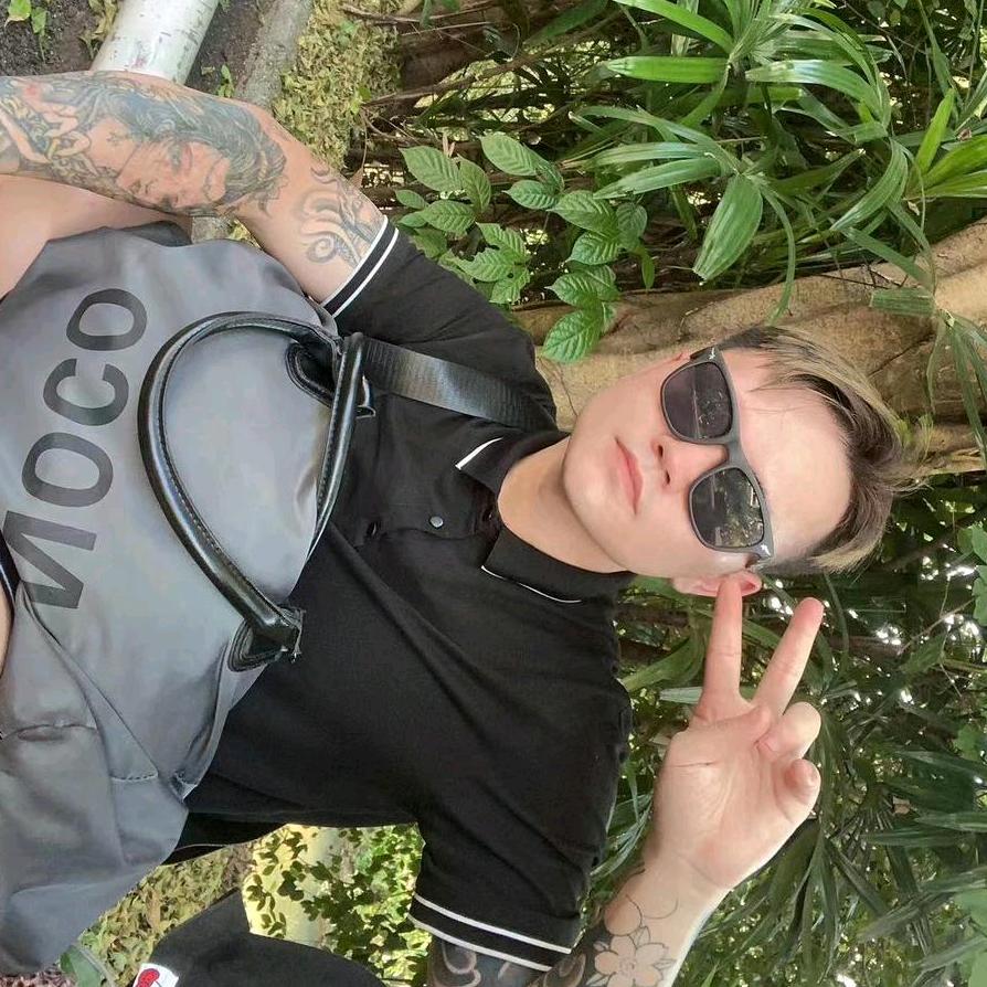 不为两块泡粑弯腰