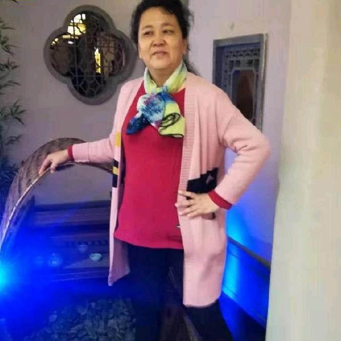 逸仔的奶奶🍎🎤🎸💃👫🌹