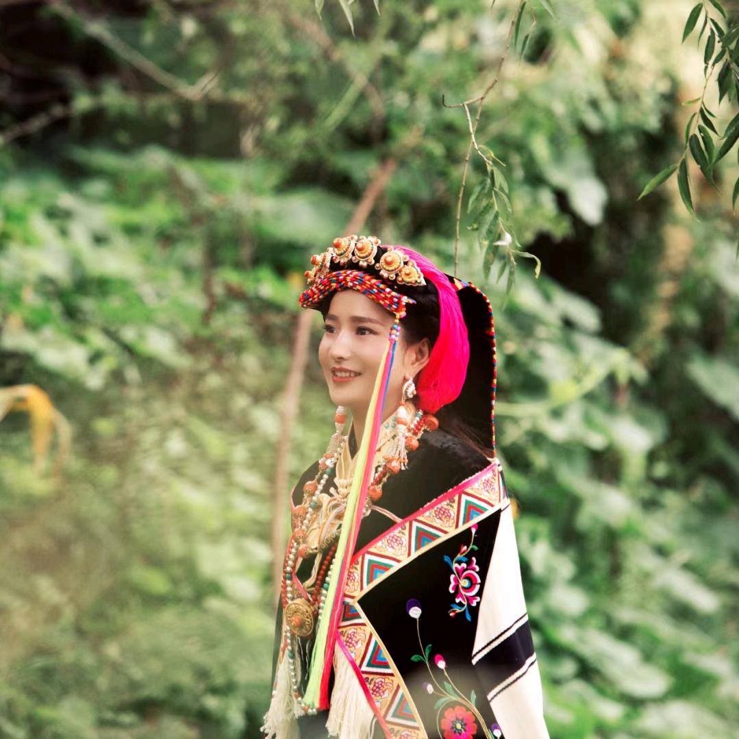 丹巴姑娘雪英