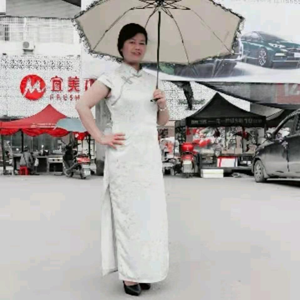 ❤️三姐，👁️