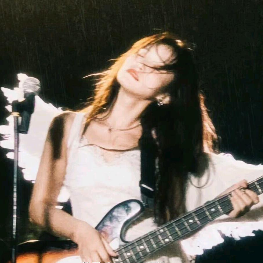 A.时柒栩