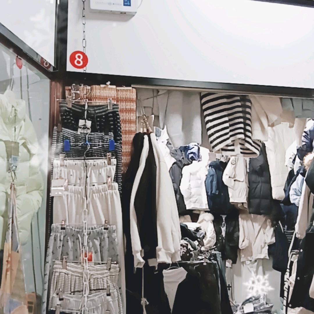 女人街二楼八号厅