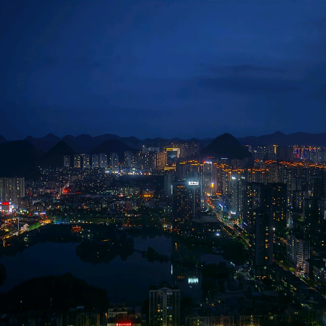 右小张