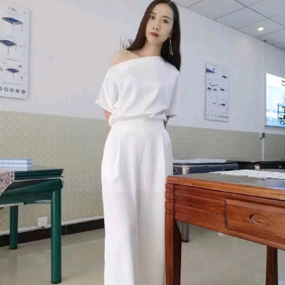 卖麻将的小姐姐（燕儿）