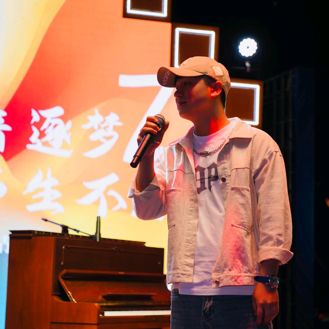 凌小贝🌔