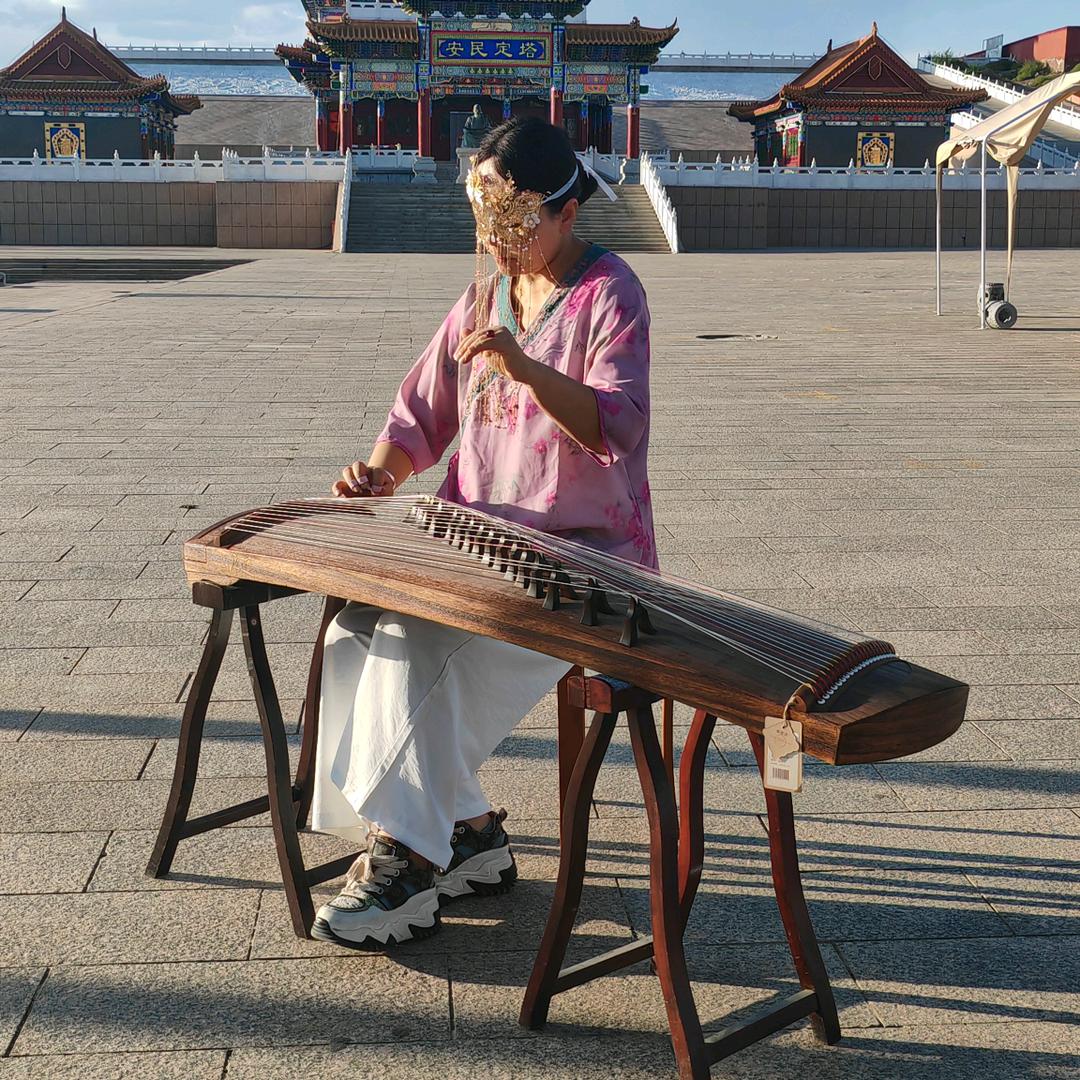 阿左旗皇海泓月古筝舞蹈黄老师