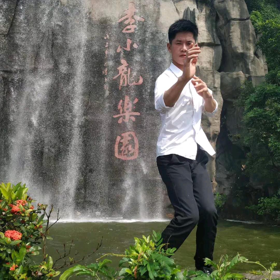 阿龙的故事