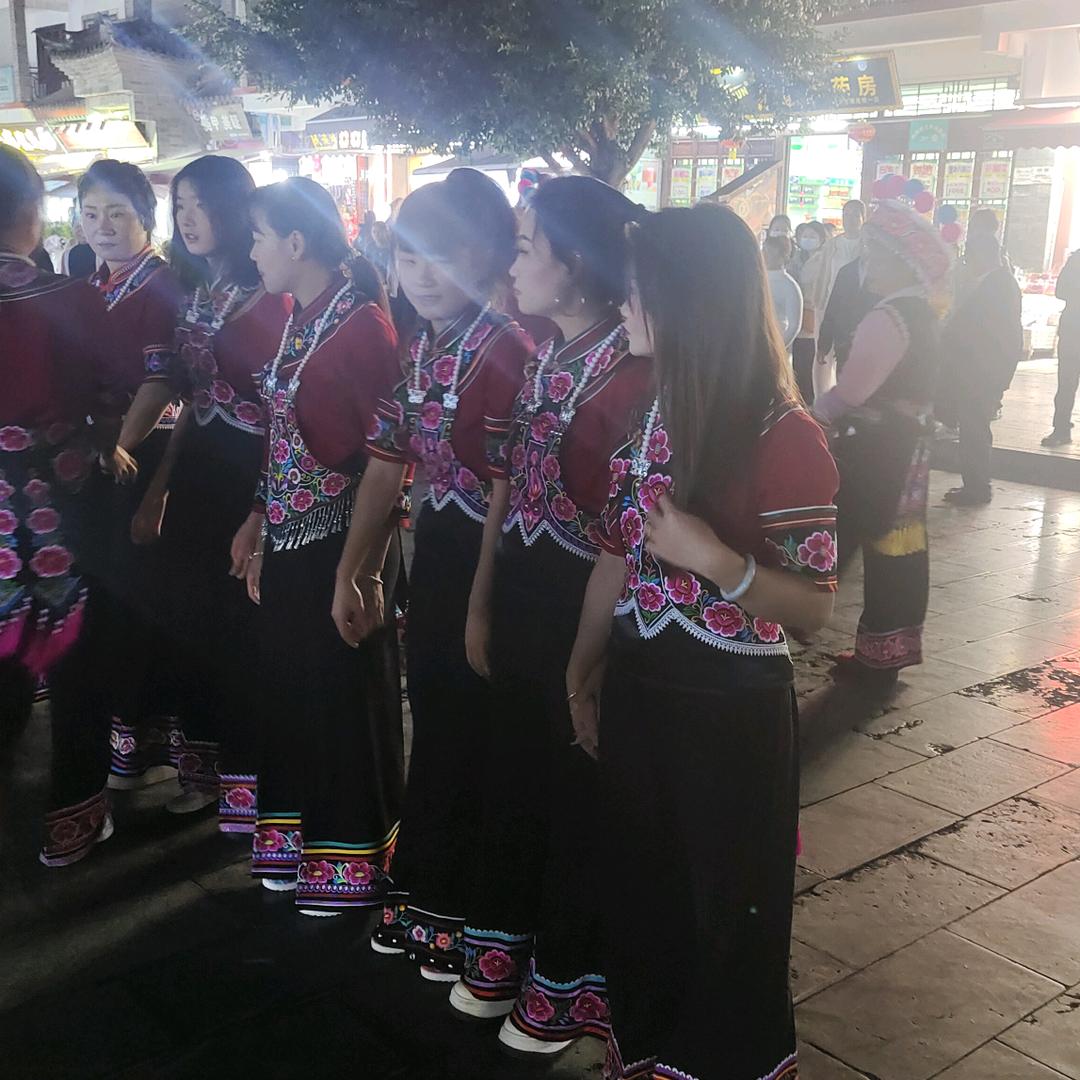 阿老表哥每天晚上7：30