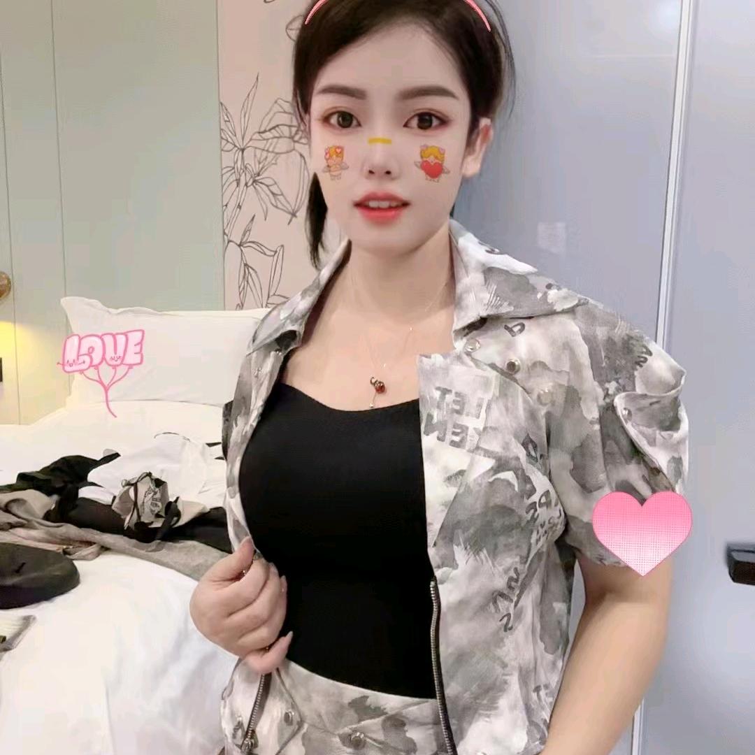 覃杉杉