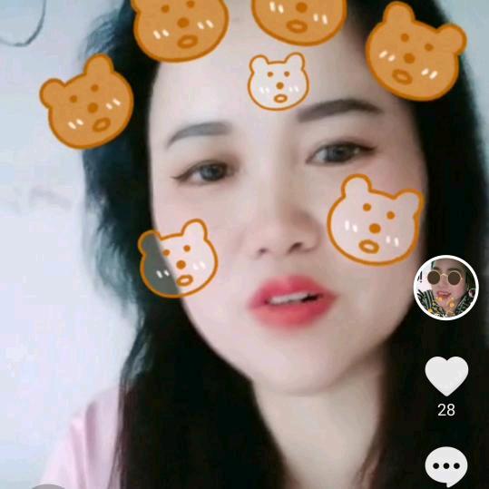 素素吃喝玩乐。