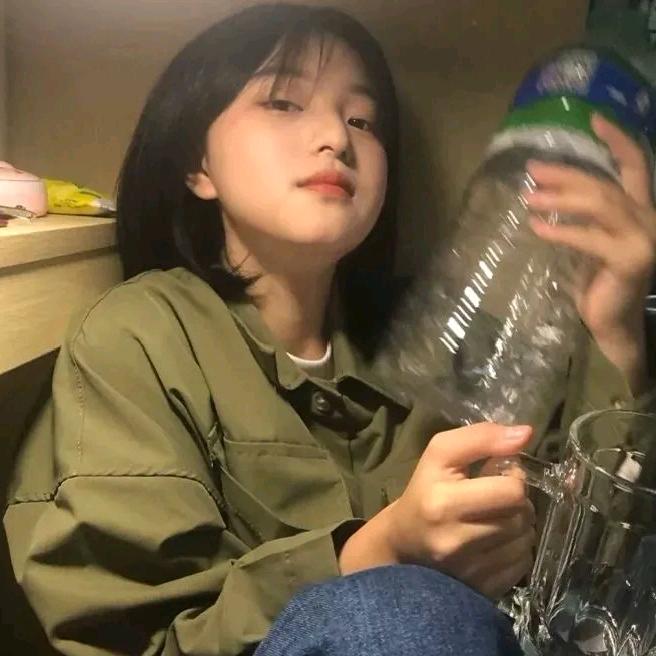 喝橙汁的柠檬