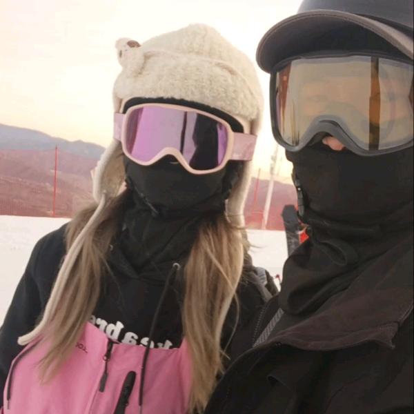 带着妹妹去滑雪