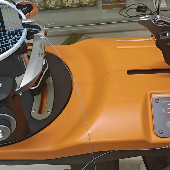 白沙羽毛球拍穿线