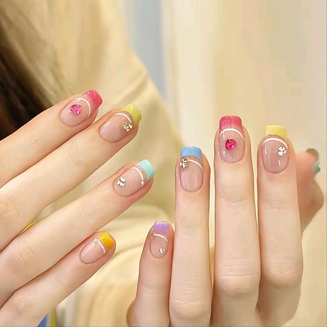 水镜广场炫丽美甲美睫  预约制