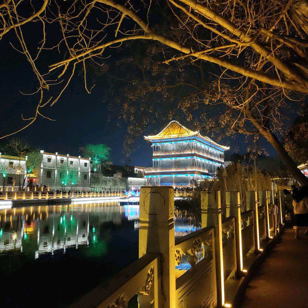 (人在旅涂？)