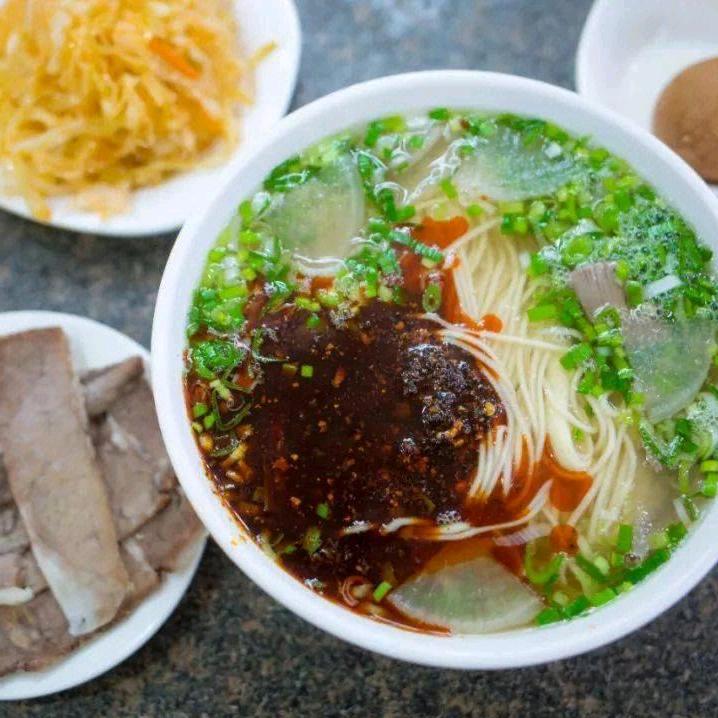 羊肉串烤鸡翅加碗面