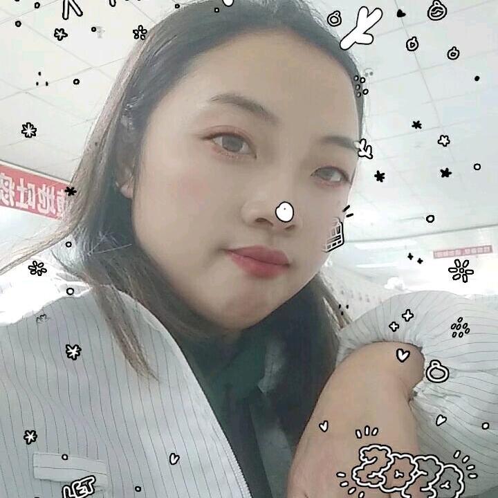 长皱纹的小女孩