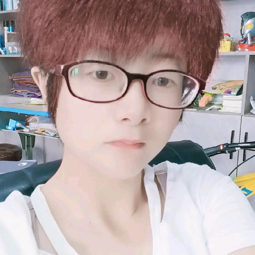 樱花树下那纯美一笑（请勿连续点赞）