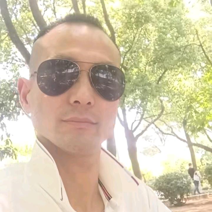 安仔叉车司机