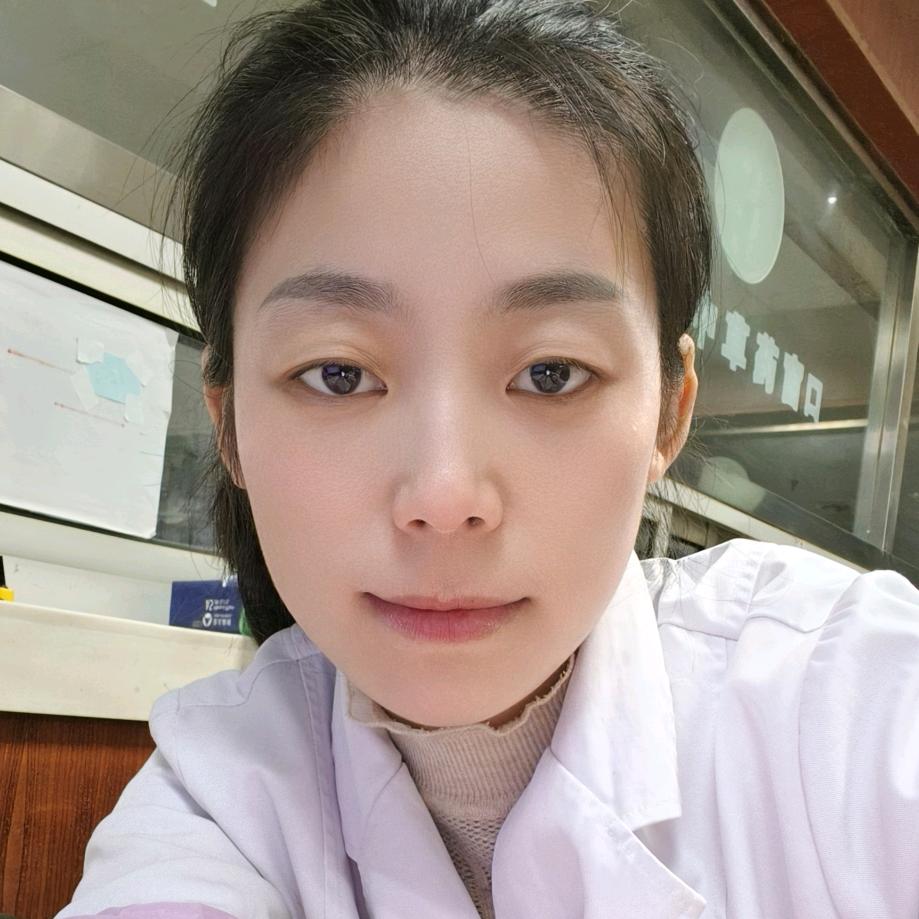 中药房的小姐姐