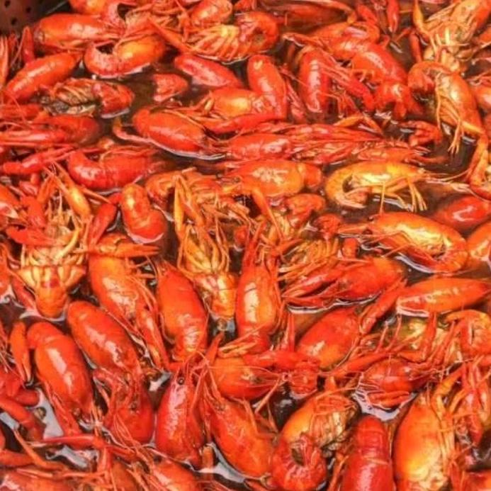 一个卖龙虾烤鱼的小店