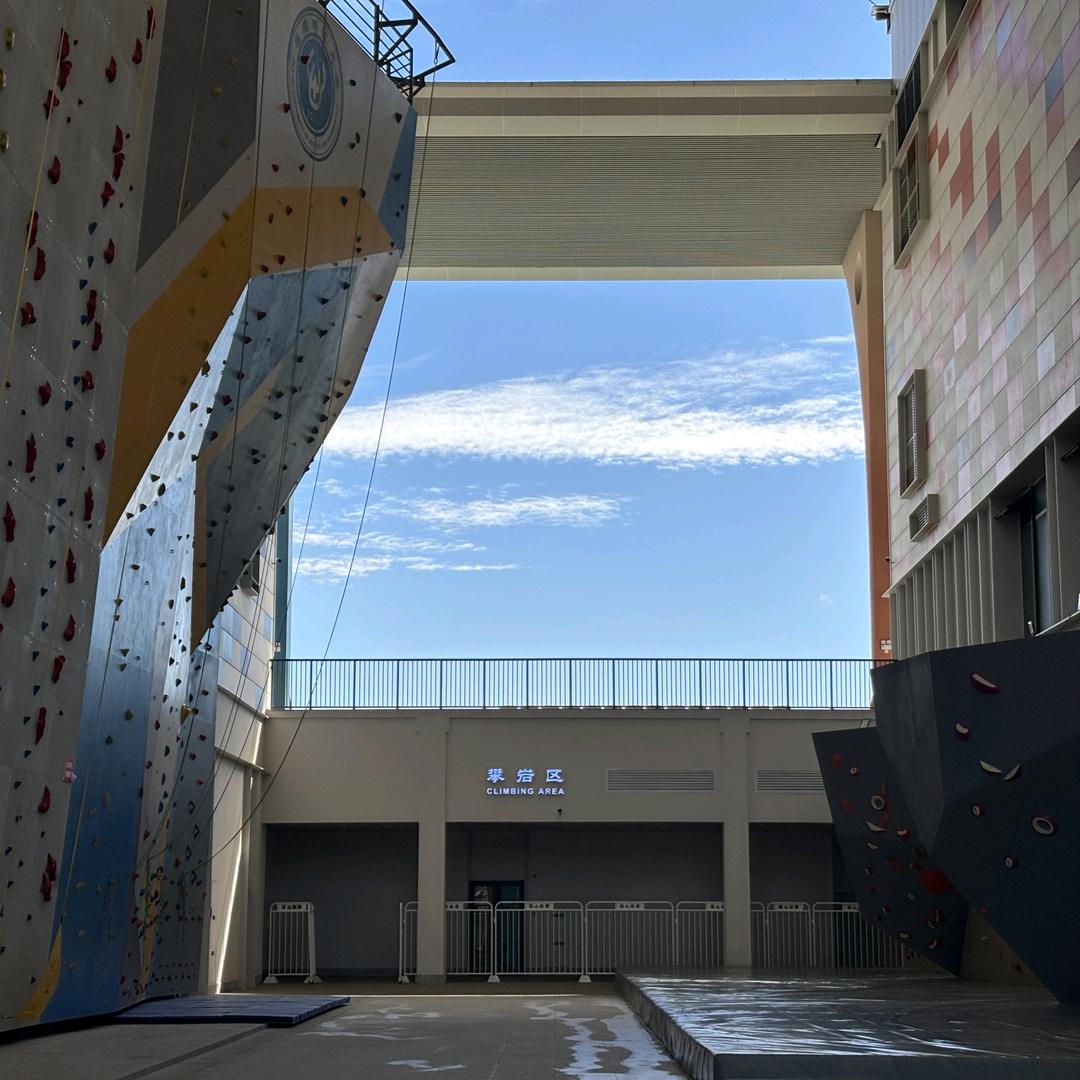 福耀科技大学攀岩馆