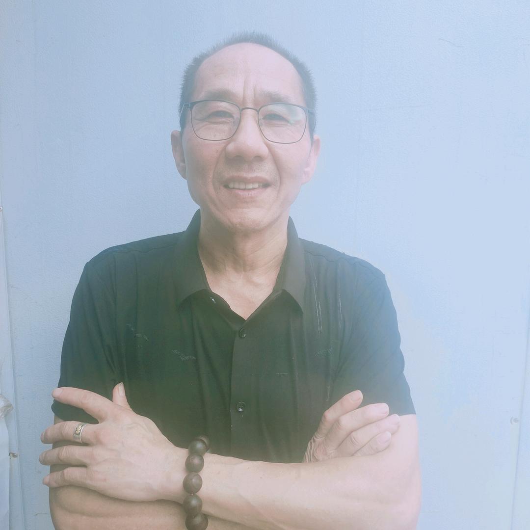 内乡便民生活超市老张。
