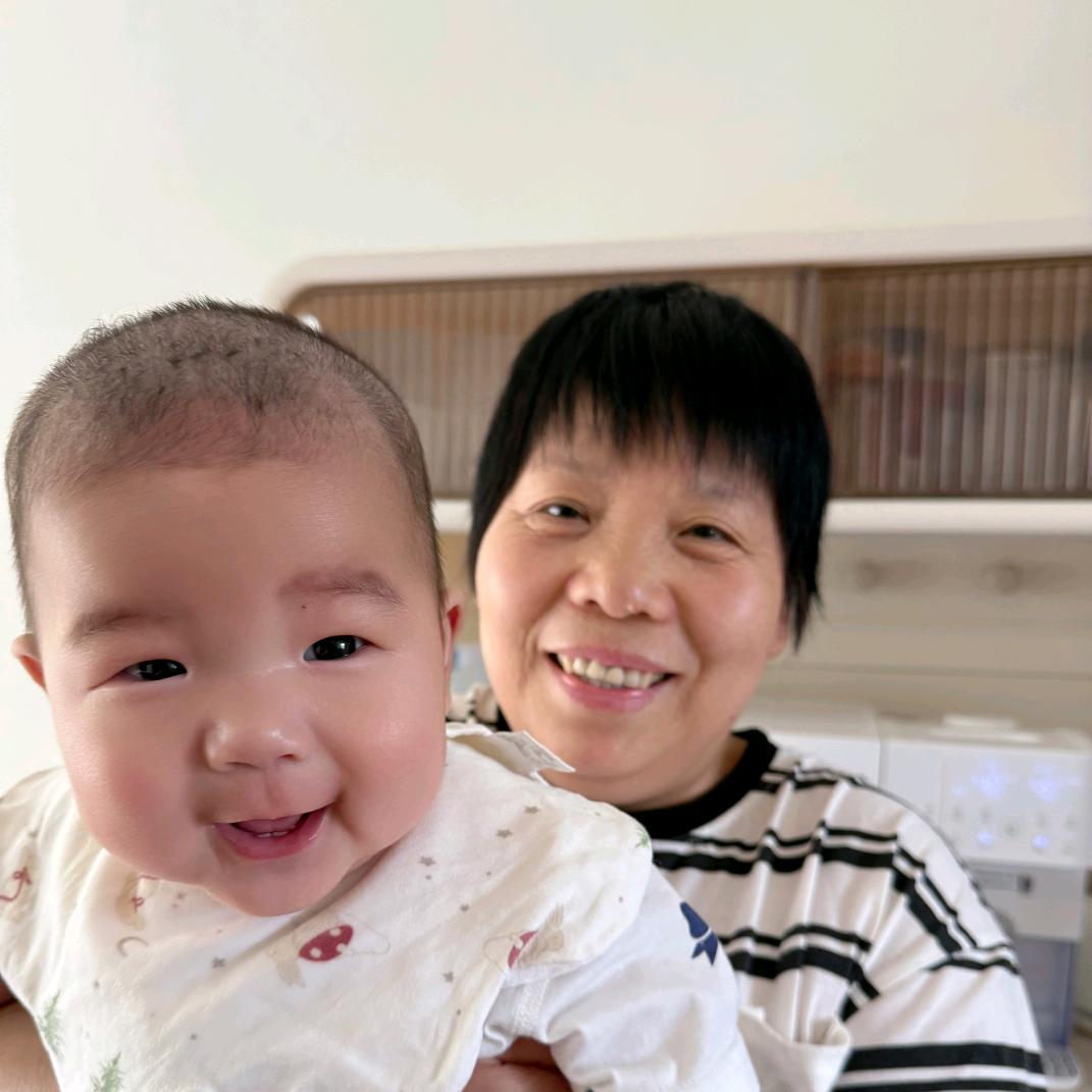 小满奶奶带娃记